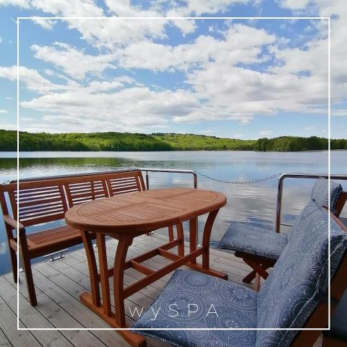 Balkons/terase, wySPA Kaszuby-domki na wodzie in Ostrzyce