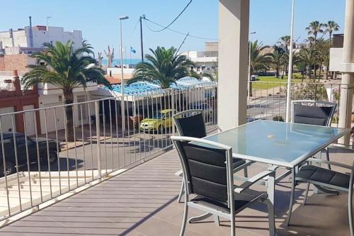  3 bedrooms appartement at El Grau de Moncofa 30 m away from the beach with sea view furnished terrace and wifi, Pension in Moncófar bei La Llosa