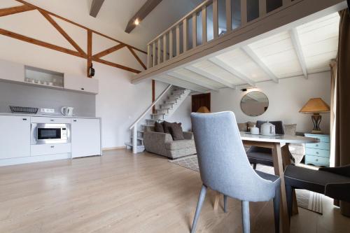 Studio - Duplex image 4
