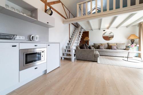 Studio - Duplex image 2