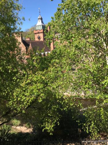 Dean Village Cottage - image 4