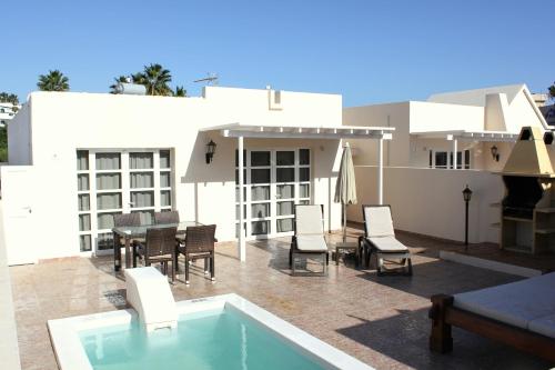 Villas in Tías 