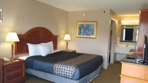 Carom Inn a Travelodge by Wyndham Denham Springs-Baton Rouge