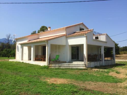 Maison de 2 chambres a Prunelli di Fiumorbo avec magnifique vue sur la montagne et jardin amenage a 10 km de la plage gîte à louer Morta