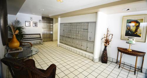 Sea Shore 75 Steps from Waikiki Beach and Sleeps 1 - 3! - image 6