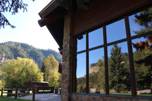 Spearfish Canyon Lodge