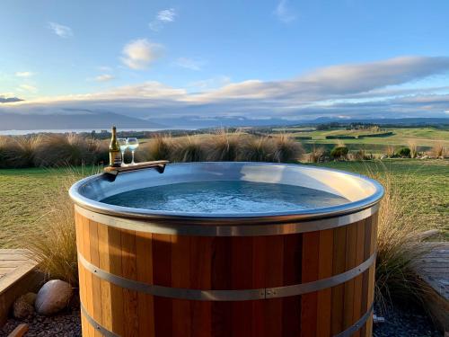 Fiordland Eco-Retreat -- Panoramic Views -- Hot Tub