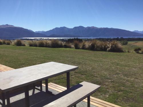 Fiordland Eco-Retreat -- Panoramic Views -- Hot Tub