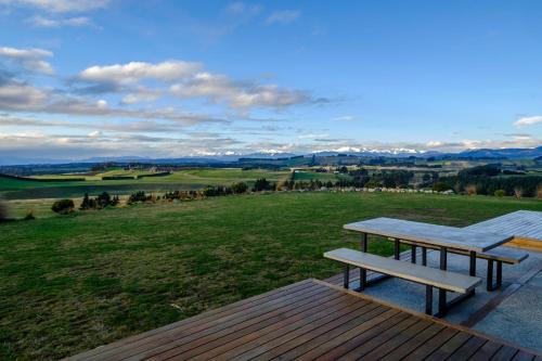 Fiordland Eco-Retreat -- Panoramic Views -- Hot Tub