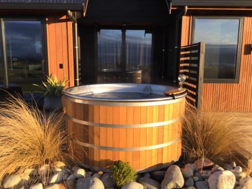 Fiordland Eco-Retreat -- Panoramic Views -- Hot Tub