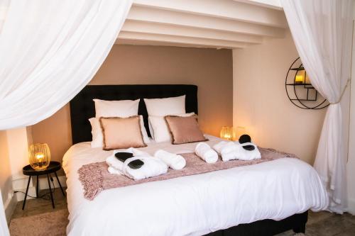 Suite romantique avec Jacuzzi - Hypercentre, Place Jean Jaurès 3