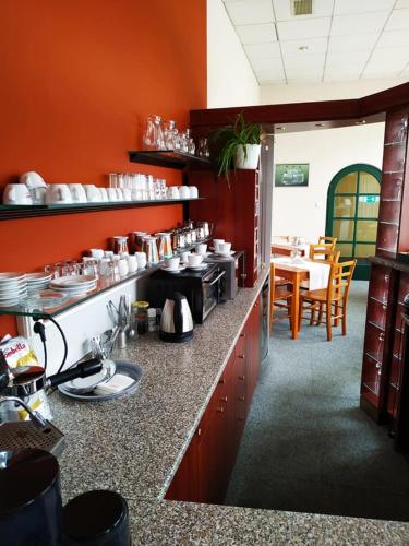 餐飲選擇, 維加汽車旅館 (Motel Vega) in 塞濟莫沃烏斯拉貝 I