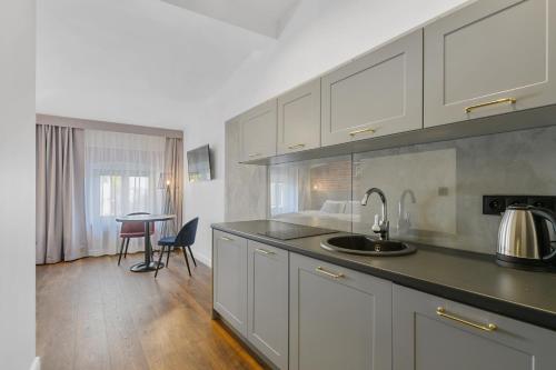 Aparthotel Krzywa Kamienica - image 12