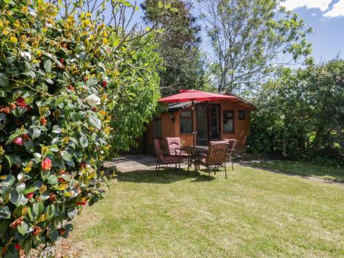 19 Quintrell Gardens - image 13