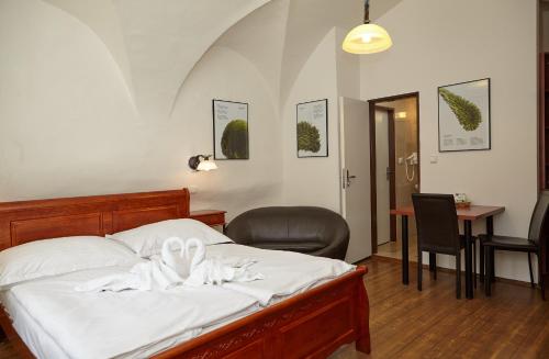 1 queen bed