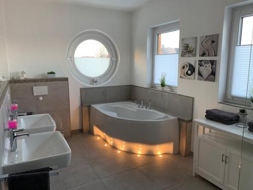 ห้องน้ำ, Urban Apartement-Boardinghouse Wadersloh in วาเดอร์สโลห์