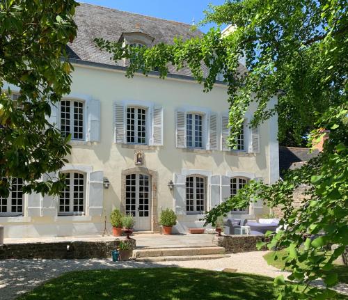 . Manoir la Meffrais 1741-Chambres d'hôtes à 3 min de Dinan-Parking Privé