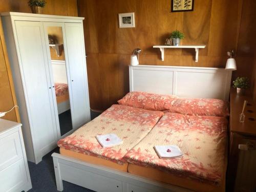 Economy Quadruple Room with Shared Bathroom