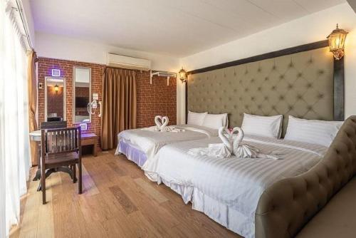 room detail thumbnail 1