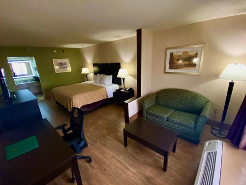 Quality Inn & Suites Orlando Airport