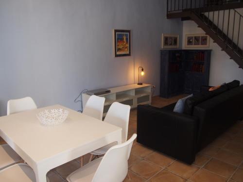 Plaça Major 17 2n 2a Apartament al centre de Banyoles (Placa Major 17 2n 2a Apartament al centre de Banyoles) in Banyoles