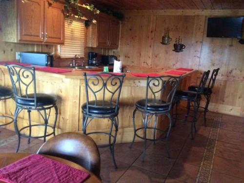 Party Hut - image 6