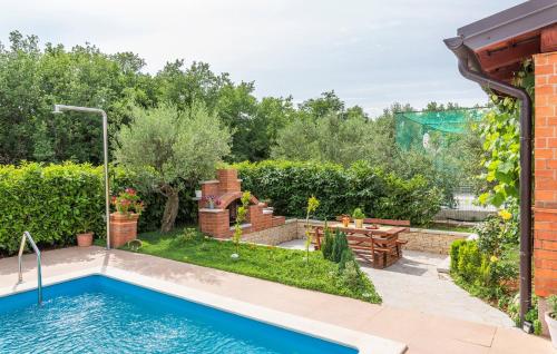 Apartment Complex Villa Visnjan with Pool - image 4