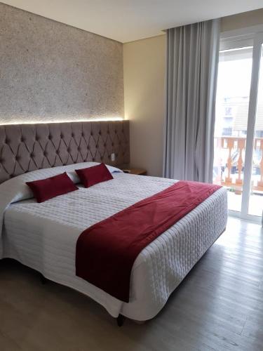 1 double bed, 1 twin bed