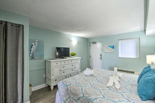 Cozy Resort-Style Condo with Oceanfront Balcony! - image 6