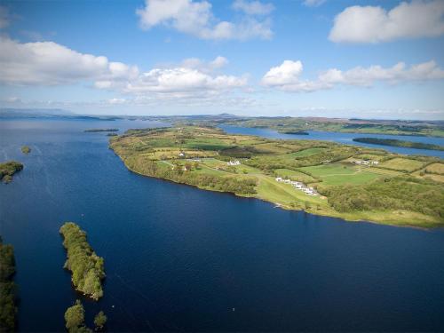 Platinum Lakeside Lodge at Mullans Bay