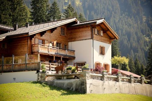 Berghaus Alpenrösli - Accommodation - Klosters