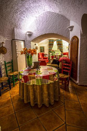 บริการและสิ่งอำนวยความสะดวก, Cuevas Pedro Antonio de Alarcon in กัวดิกซ์