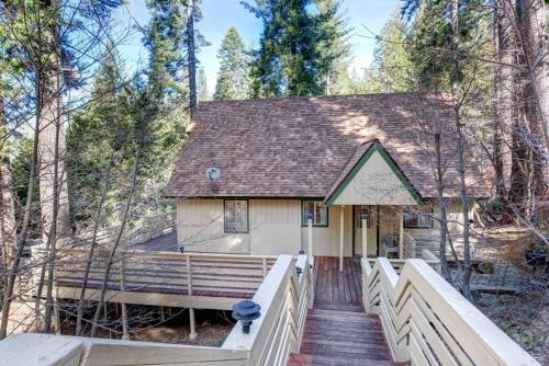 Brookside Cottage- Inside Yosemite National Park - image 2