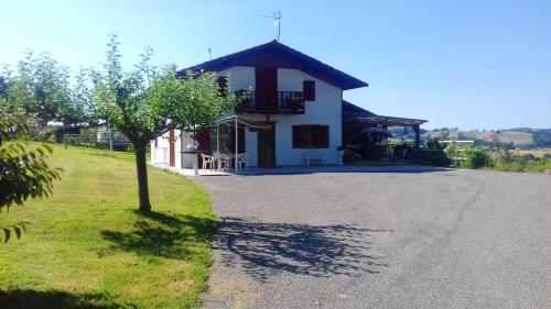 Villa de 3 chambres a Orsanco avec magnifique vue sur la montagne piscine privee terrasse amenagee gîte à louer Pays Basque, France