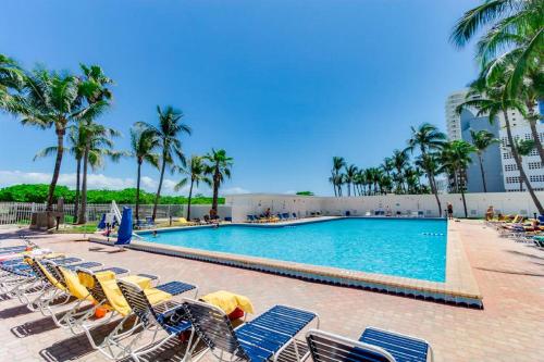 Ocean Front Casablanca Studios with FULL KITCHENS & Beach access By BL Rentals - image 9