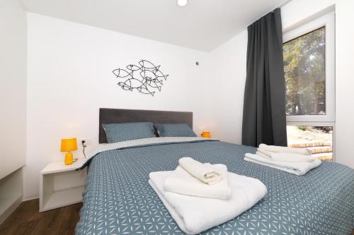 Premium Two-Bedroom Glamping Home with Terrace image 7