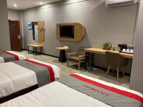 JUN Hotels Suqian Muyang Baimeng Logistics Park