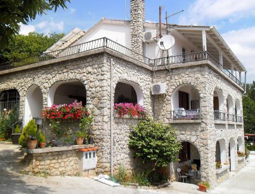  Apartments Kestenovi Dvori, Pension in Lovran