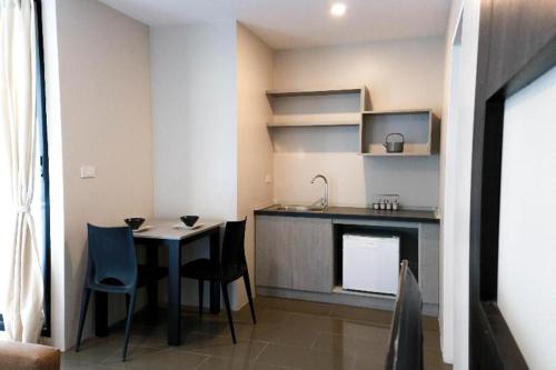 อาร์คิว กรุงเทพฯ สุขุมวิท 107 บาย คอลเลคชั่น โอ (RQ Bangkok Sukhumvit 107 by Collection O) in บางนา