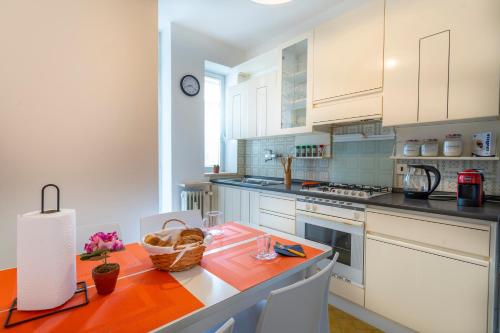 virtuve, GuestHost - ZIA DINA APARTMENT in Pasian di Prato