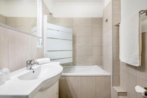 Royal Hotel Versailles - image 10