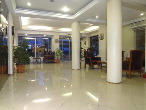 Ozilhan Hotel - 로비