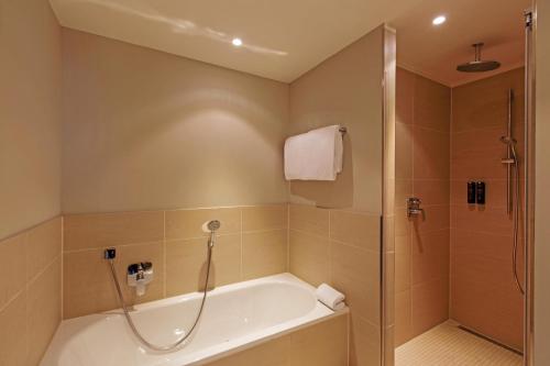 room detail thumbnail 2