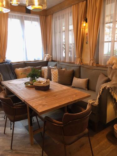 Étterem, Hotel McLimon in Senov U Noveho Jicina