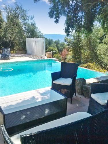 Villa de 4 chambres avec vue sur la mer piscine privee et jardin amenage a Figari a 6 km de la plage gîte à louer Figari