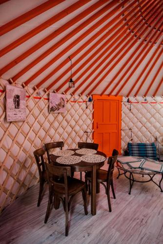 Całoroczne jurty mongolskie - "Domy Słońca" (Caloroczne jurty mongolskie - "Domy Slonca") in Walbrzych