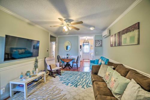 Coastal Pet-Friendly Cottage Less Than half Mi to Beaches in Chesapeake Beach, USA