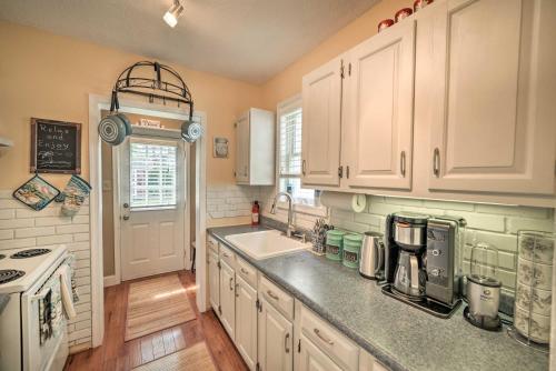 Coastal Pet-Friendly Cottage Less Than half Mi to Beaches in Chesapeake Beach, USA