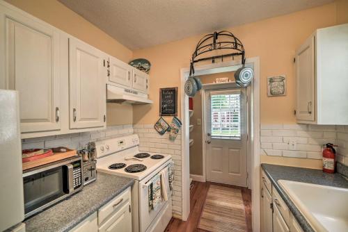Coastal Pet-Friendly Cottage Less Than half Mi to Beaches in Chesapeake Beach, USA