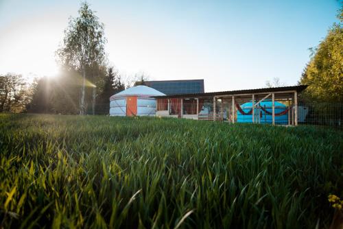 A szálláshely kívülről, Całoroczne jurty mongolskie - "Domy Słońca" (Caloroczne jurty mongolskie - "Domy Slonca") in Walbrzych